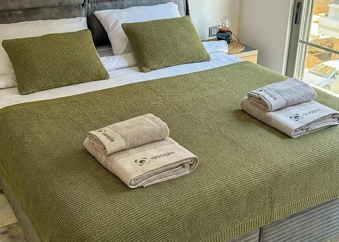 Qoople Smart 4 Cleopatra Family *